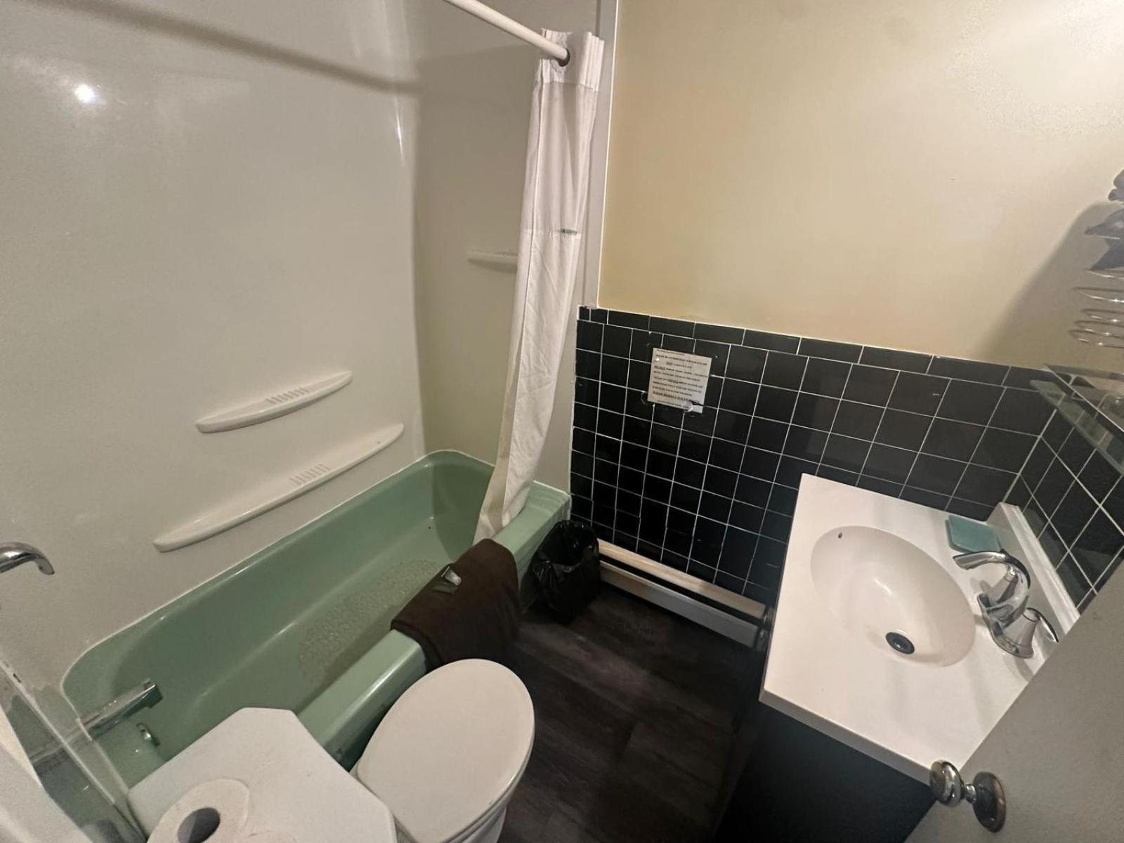 تيمينز Pine Ridge Motel المظهر الخارجي الصورة