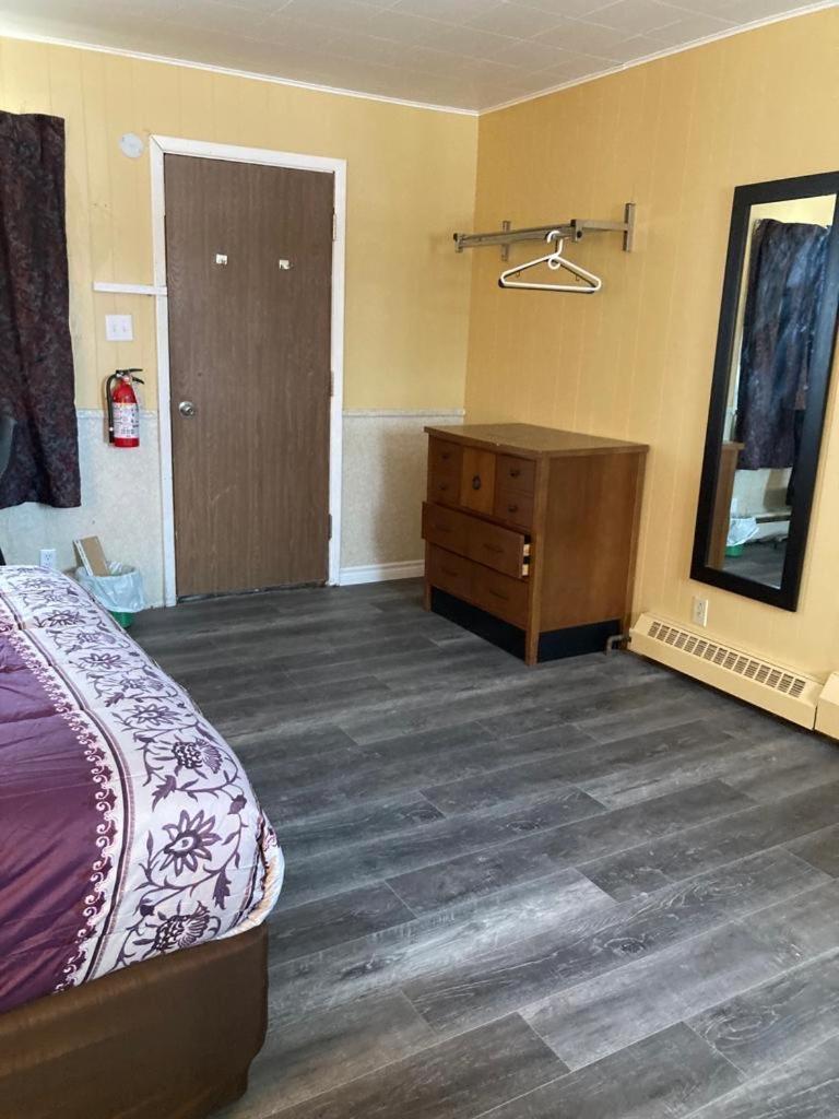تيمينز Pine Ridge Motel المظهر الخارجي الصورة